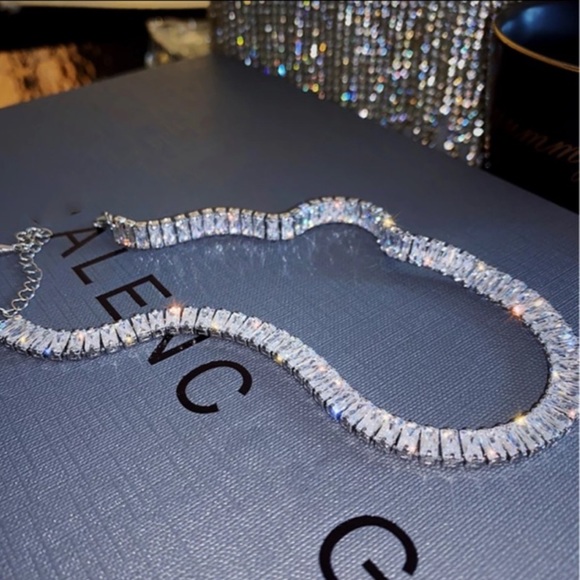 NEW 18K WHITE GOLD DIAMOND BAGUETTE NECKLACE - Picture 5 of 6